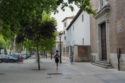 Convento de las Descalzas Reales en la Avenida Ramón y Cajal del barrio de San Martín.- J.M. LOSTAU
