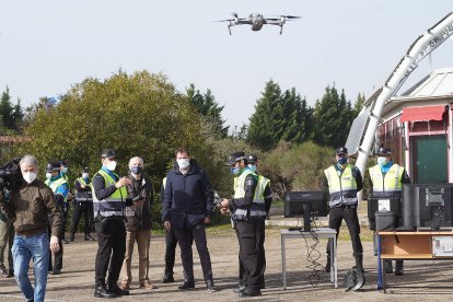 El alcalde de Valladolid, Oscar Puente, en la presentación de los drones con la Policía. - E.M