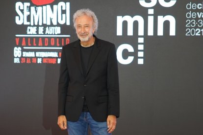 Las celebridades pasean por la alfombra verde momentos antes de la gala de clausura de Seminci. - ICAL