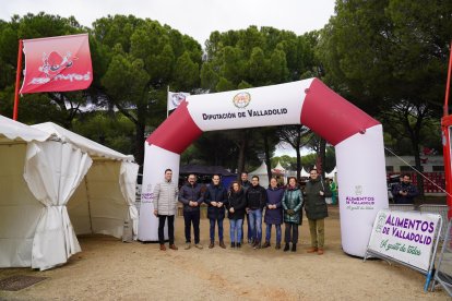 La visita del presidente de la Diputación hoy a Motauros, acompañado del alcalde de Tordesillas, el presidente de Motauros y varios diputados. E.M.