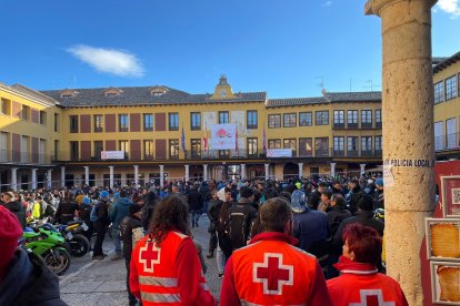 Treinta y cinco personas voluntarias y siete vehículos de Cruz Roja y Cruz Roja Juventud participarán este fin de semana en la cobertura sanitaria.