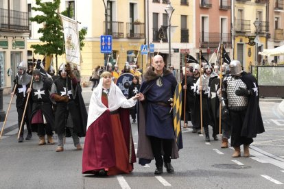 Desfile 'Valladolid tiene historia' en la Plaza San Pablo. -J.M. LOSTAU