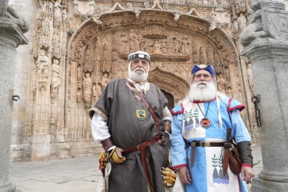 Desfile 'Valladolid tiene historia' en la Plaza San Pablo. -J.M. LOSTAU