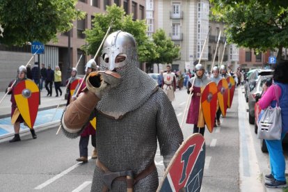 Desfile 'Valladolid tiene historia' en la Plaza San Pablo. -J.M. LOSTAU