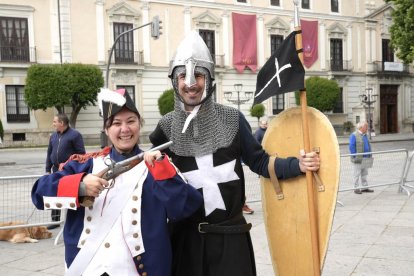 Desfile 'Valladolid tiene historia' en la Plaza San Pablo. -J.M. LOSTAU