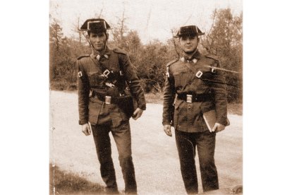 Casimiro Sánchez García con su compañero.- 'LA MEMORIA DE LAS VÍCTIMAS'