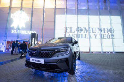 El nuevo Renault Austral acaparó el protagonismo a la entrada del auditorio Miguel Delibes.- PHOTOGENIC