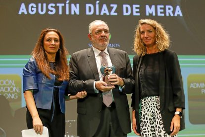 Ana Díaz de Mera, Agustín Díaz de Mera y Alicia García. J.M. LOSTAU
