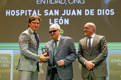 Juan Francisco Seco, Ricardo Álvarez y Jesús Julio Carnero. J.M. LOSTAU
