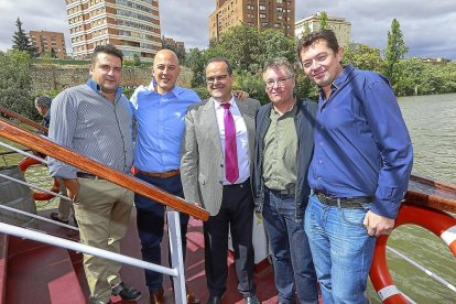 Eduardo Fernández (Plumtic), Roberto Carrasqueño, Cayetano Cifuentes (BM Aula), Philippe Guzzi (Dueño de laLeyenda del Pisuerga)y Jaime Fernández (Plumtic).