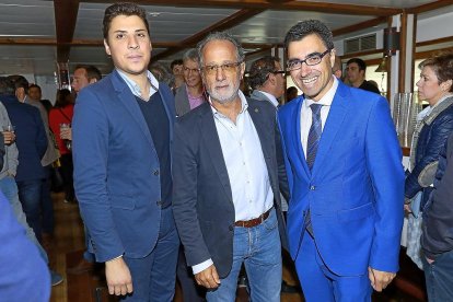 Jonathan Espinilla (abogado), Ciriaco Rodríguez (Santander) y Ricardo Gutiérrez (abogado).
