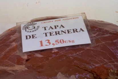Precio de tapa de ternera en el Mercado del Val durante las compras de Navidad. -PHOTOGENIC