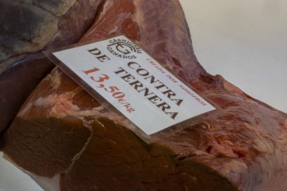 Precio de contra de ternera en el Mercado del Val durante las compras de Navidad. -PHOTOGENIC