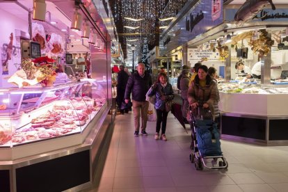 Mercado del Val durante las compras de Navidad. -PHOTOGENIC