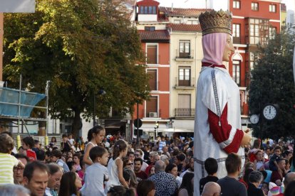 Gigantes y cabezudos en las fiestas de Valladolid. PHOTOGENIC