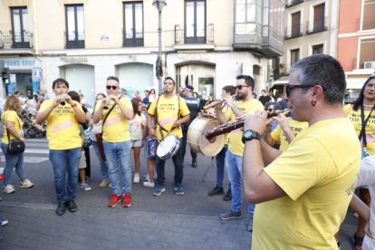 Gigantes y cabezudos en las fiestas de Valladolid. PHOTOGENIC