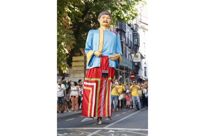 Gigantes y cabezudos en las fiestas de Valladolid. PHOTOGENIC