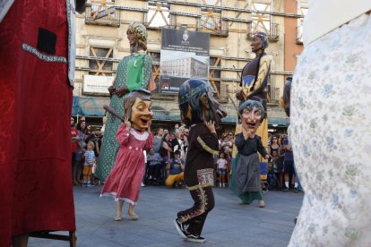 Gigantes y cabezudos en las fiestas de Valladolid. PHOTOGENIC