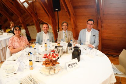 Club de Prensa de El Mundo de Castilla y León: Asistencia personal en el medio rural. / J. M. LOSTAU