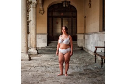 Imagen del mes de agosto del Calendario solidario 'Reinas' 2023. / E. M.