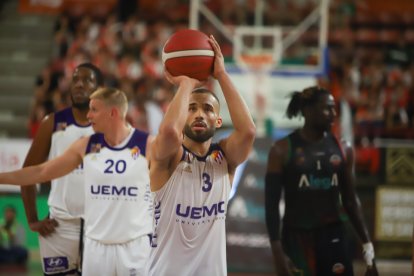 Grupo Alega Cantabria - UEMC RV Baloncesto. / LOF