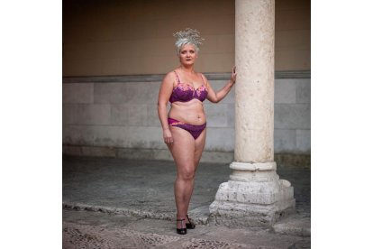 Imagen del mes de abril del Calendario solidario 'Reinas' 2023. / E. M.