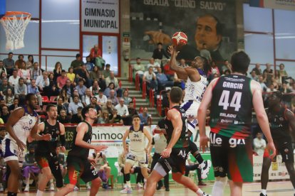 Grupo Alega Cantabria - UEMC RV Baloncesto. / LOF