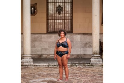 Imagen del mes de julio del Calendario solidario 'Reinas' 2023. / E. M.