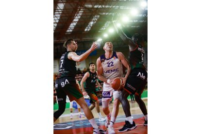 Grupo Alega Cantabria - UEMC RV Baloncesto. / LOF