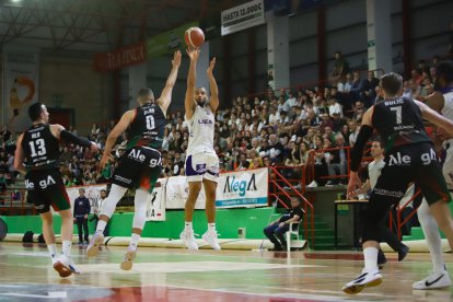 Grupo Alega Cantabria - UEMC RV Baloncesto. / LOF