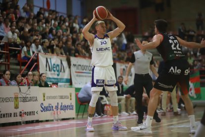 Grupo Alega Cantabria - UEMC RV Baloncesto. / LOF