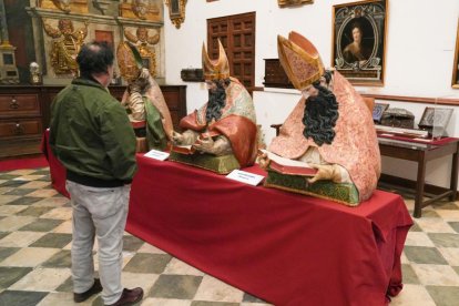 Apertura de la exhibición de los bustos-relicarios de Gregorio Fernández. J.M. LOSTAU
