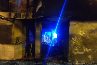 Incendio en el bar Bambú de Valladolid.- E. PRESS