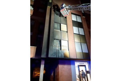Incendio en el bar Bambú de Valladolid.- ICAL