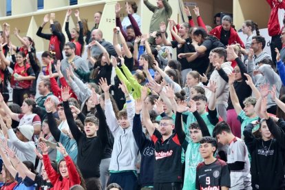 Público asistente que llenó el pabellón Pisuerga. / M. Álvarez