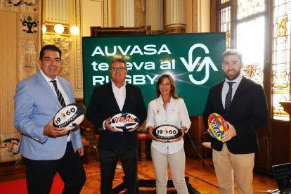 Presentación de la campaña de Auvasa con los clubes de rugby. / E. M.