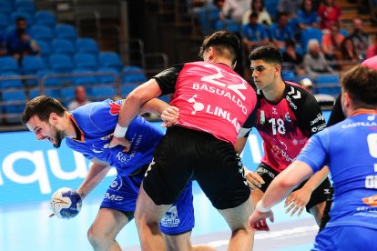 Cuartos de Final de Copa: Balonmano Sinfín - Recoletas Atlético Valladolid. / LOF