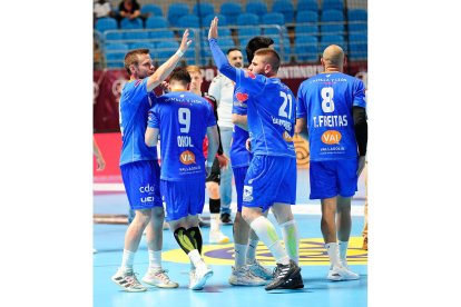 Cuartos de Final de Copa: Balonmano Sinfín - Recoletas Atlético Valladolid. / LOF