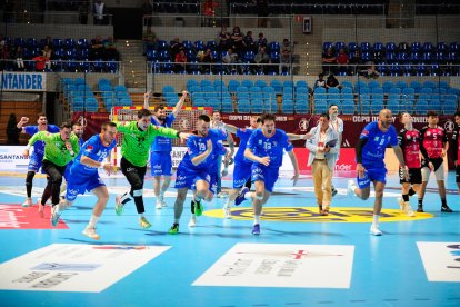 Cuartos de Final de Copa: Balonmano Sinfín - Recoletas Atlético Valladolid. / LOF