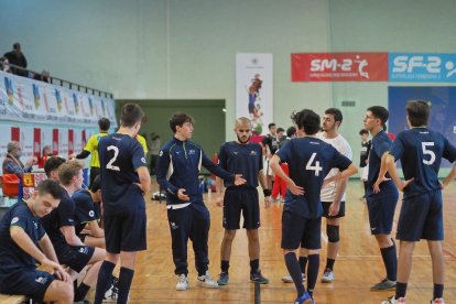 El equipo de IE University durante un tiempo muerto.  / M. González/APDV