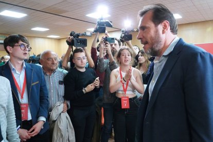 El candidato socialista a la alcaldía de Valladolid, Óscar Puente, tras el resultado electoral. -ICAL