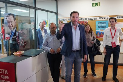 El candidato socialista a la alcaldía de Valladolid, Óscar Puente, tras el resultado electoral. -ICAL