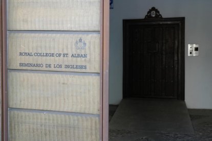 Colegio de los Ingleses en la calle Don Sancho en el barrio de la Circular. J.M. LOSTAU