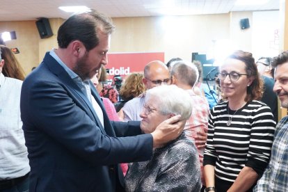 El candidato socialista a la alcaldía de Valladolid, Óscar Puente, tras el resultado electoral. -ICAL