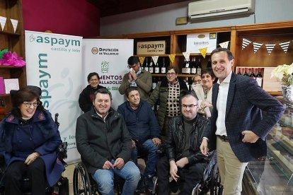 El presidente de la Diputación de Valladolid, Conrado Íscar, y el presidente de Aspaym, Ángel de Propios, inauguran el espacio gastronómico Saborea Castilla y León. Al acto asiste también el director ejecutivo de Aspaym, Francisco Sardón.