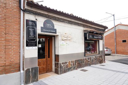 El presidente de la Diputación de Valladolid, Conrado Íscar, y el presidente de Aspaym, Ángel de Propios, inauguran el espacio gastronómico Saborea Castilla y León. Al acto asiste también el director ejecutivo de Aspaym, Francisco Sardón. ICAL