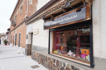 El presidente de la Diputación de Valladolid, Conrado Íscar, y el presidente de Aspaym, Ángel de Propios, inauguran el espacio gastronómico Saborea Castilla y León. Al acto asiste también el director ejecutivo de Aspaym, Francisco Sardón. ICAL