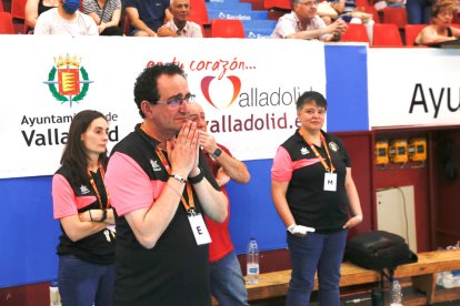 Aula-Zuazo y despedida de varias jugadoras. / LOSTAU