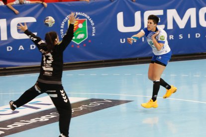 Aula-Zuazo y despedida de varias jugadoras. / LOSTAU