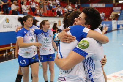 Aula-Zuazo y despedida de varias jugadoras. / LOSTAU